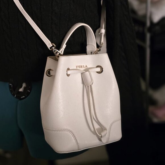 Furla 'Stacy’ Leather Mini Bucket - Picture 3 of 9